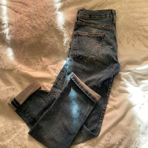LEVI’s SIZE 28:W- 32:L in MENS. Around size 25 FEMALE